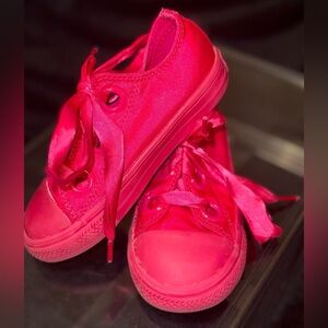 Bold Pink Low-Top Sneakers with Lace-Up Design